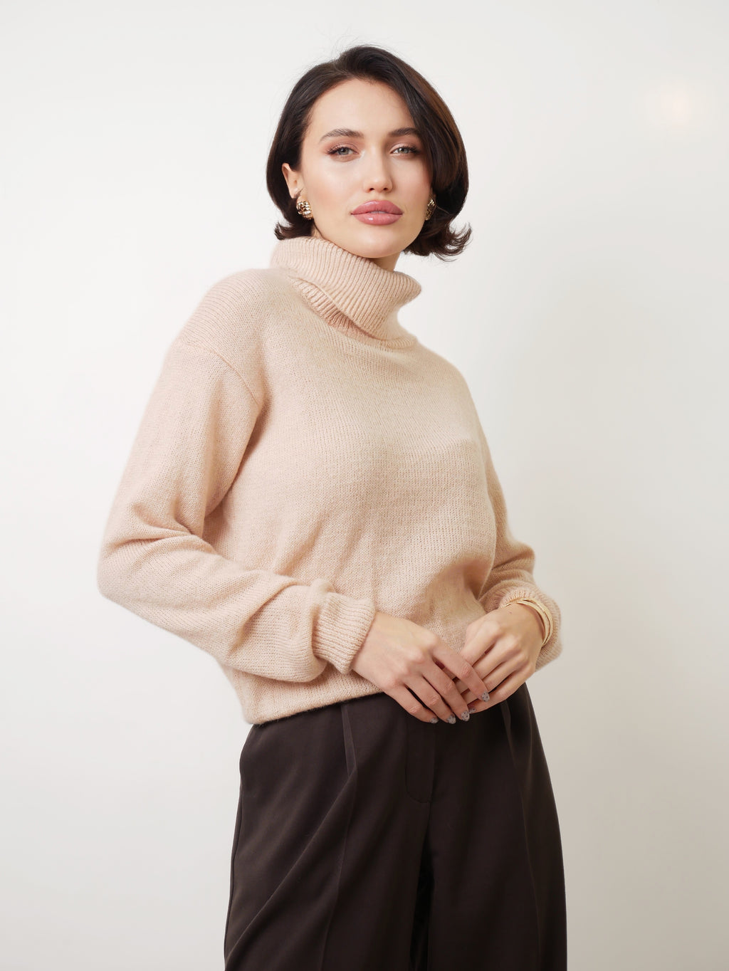 Svetr "Turtleneck" pudr