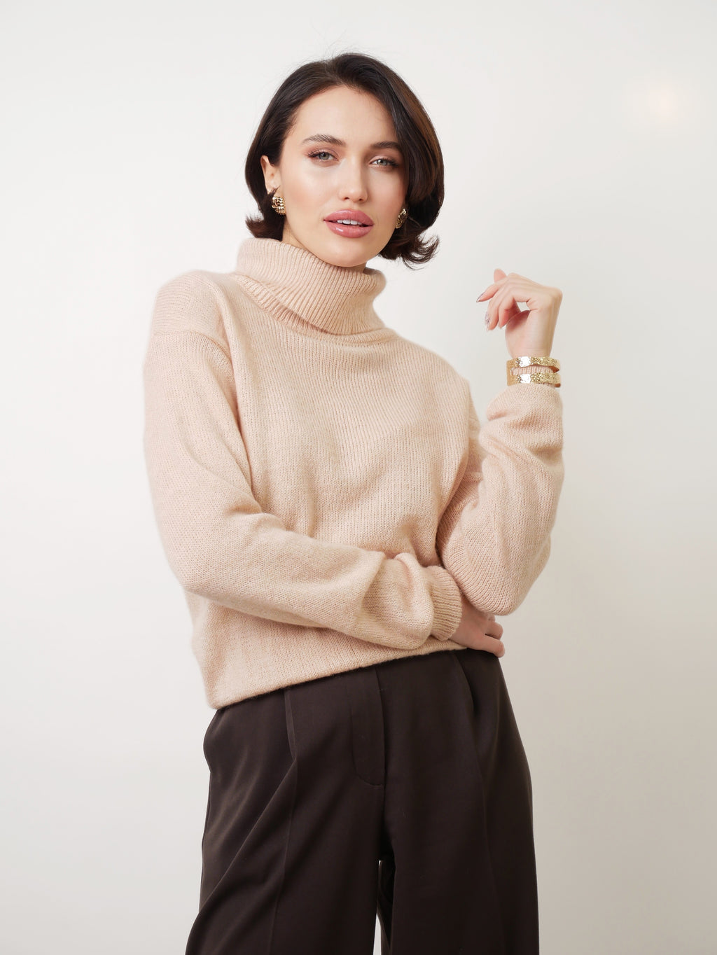 Svetr "Turtleneck" pudr